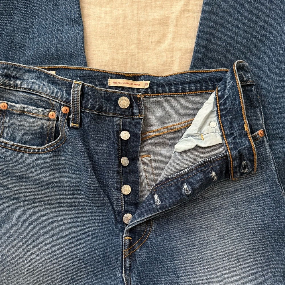 Levi’s Ribcage Straight Jeans - Picture 7 of 8